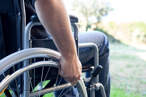Размер выплат по уходу за инвалидами предлагают повысить